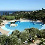 Garden Level For 5 People With Sea View Villa