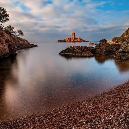 Villa Garden Level For 5 People With Sea View *