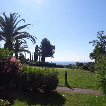 Garden Level For 5 People With Sea View Villa