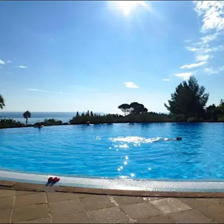 빌라 Garden Level For 5 People With Sea View
