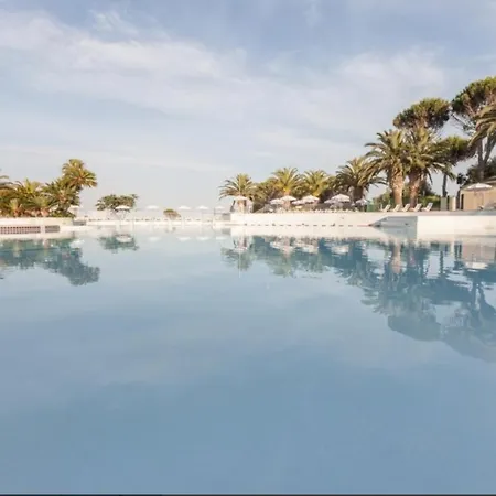 Garden Level For 5 People With Sea View 빌라 Saint-Raphaël