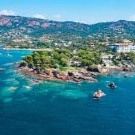 Garden Level For 5 People With Sea View 빌라 Saint-Raphaël
