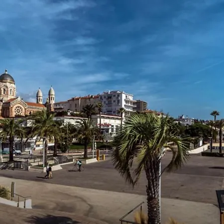 Garden Level For 5 People With Sea View 빌라 Saint-Raphaël