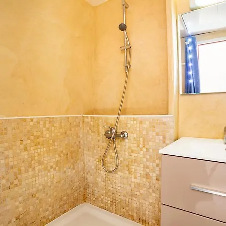 Garden Level For 5 People With Sea View Villa